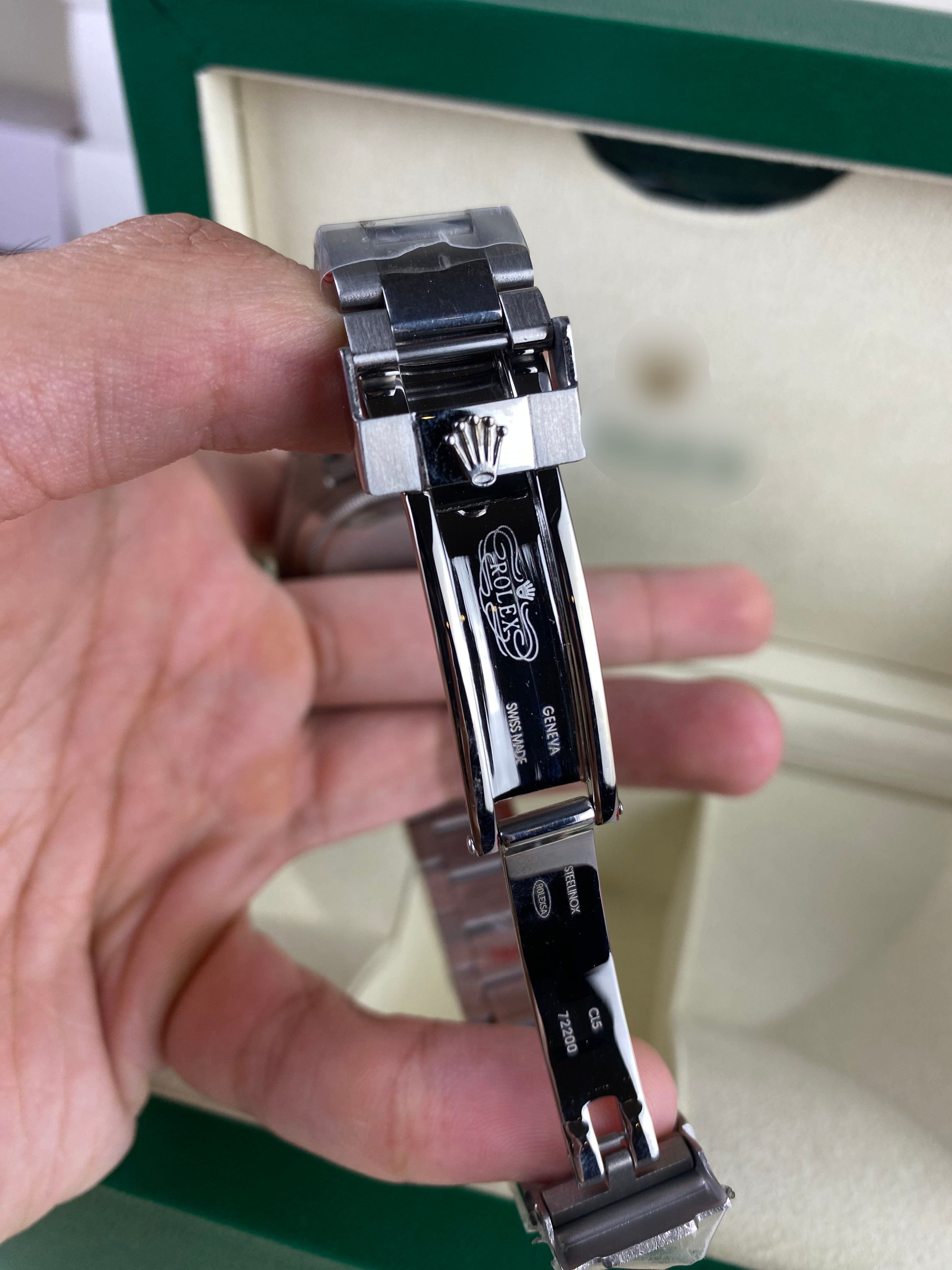 Rolex GMT-Master II “Batman” – Iconic Dual-Time Luxury