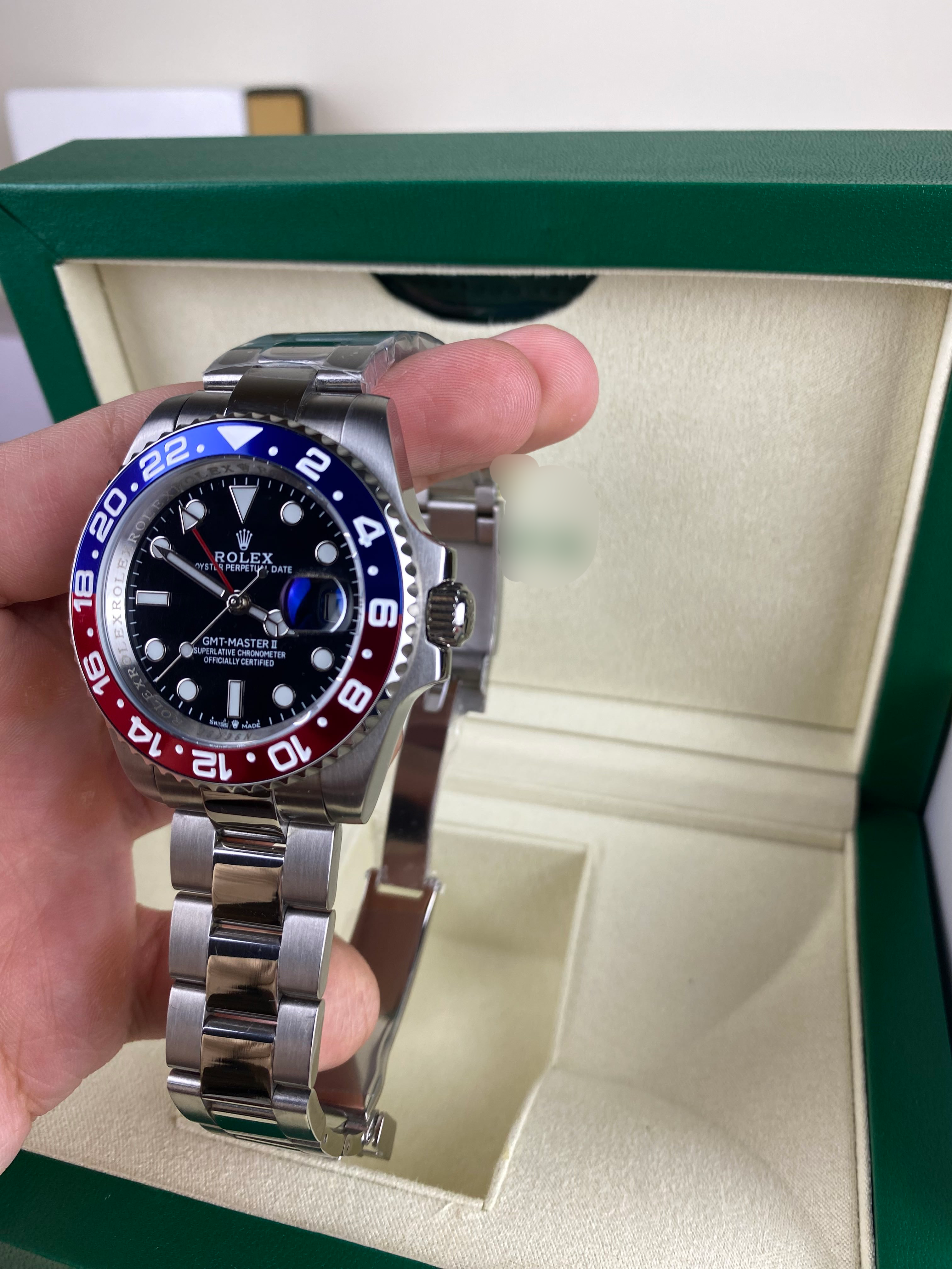 Rolex GMT-Master II “Pepsi” – Legendary Travel Icon