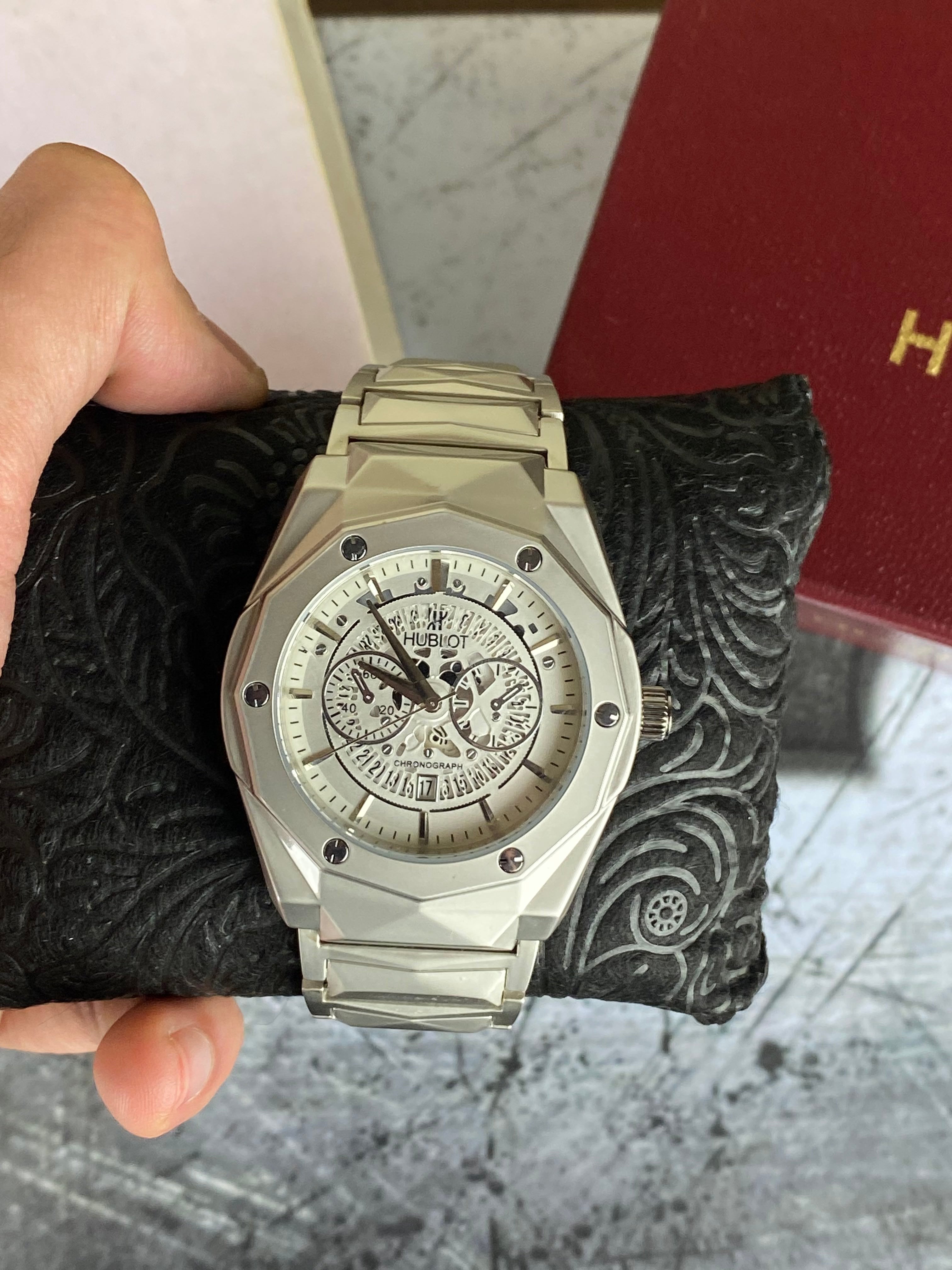 HUBLOT Ivory Phantom Ceramic Chronograph – Elite Fusion Edition
