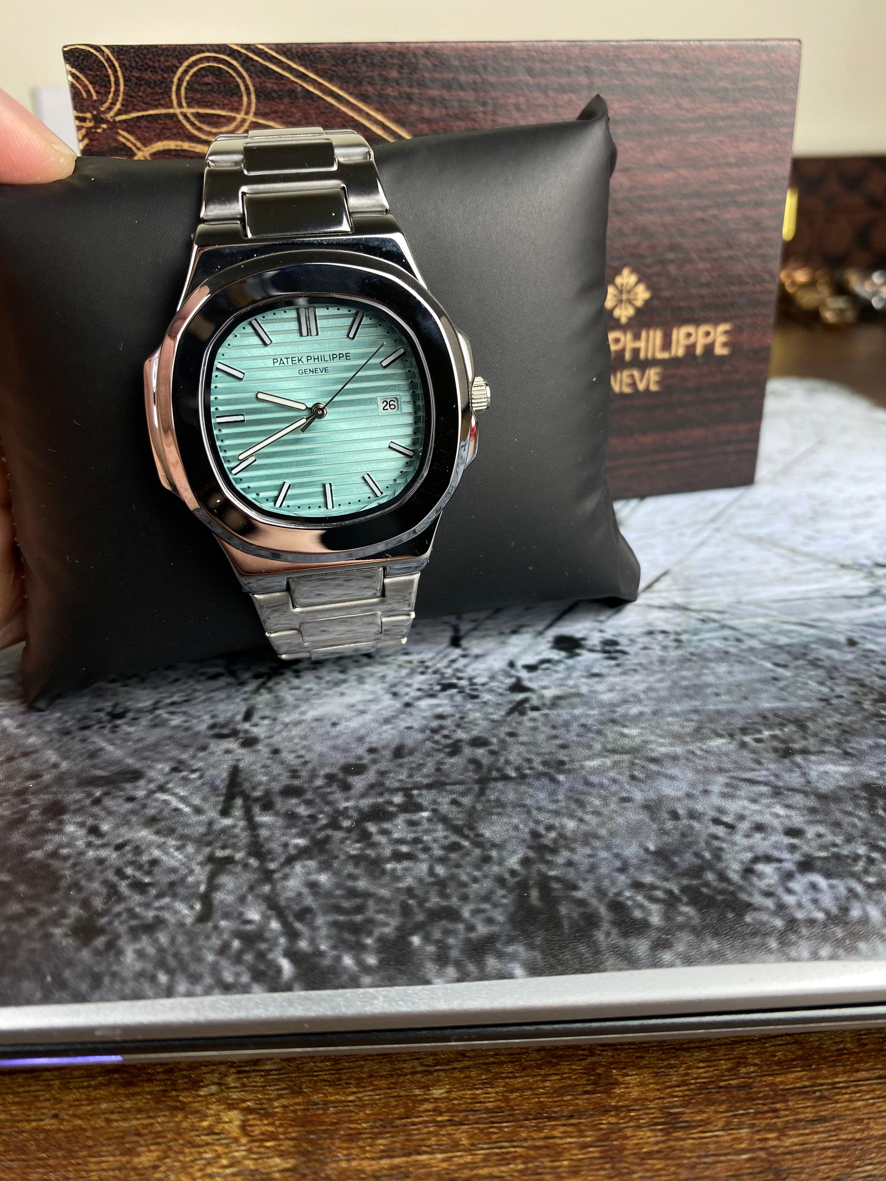 PP – Turquoise Horizontal Dial