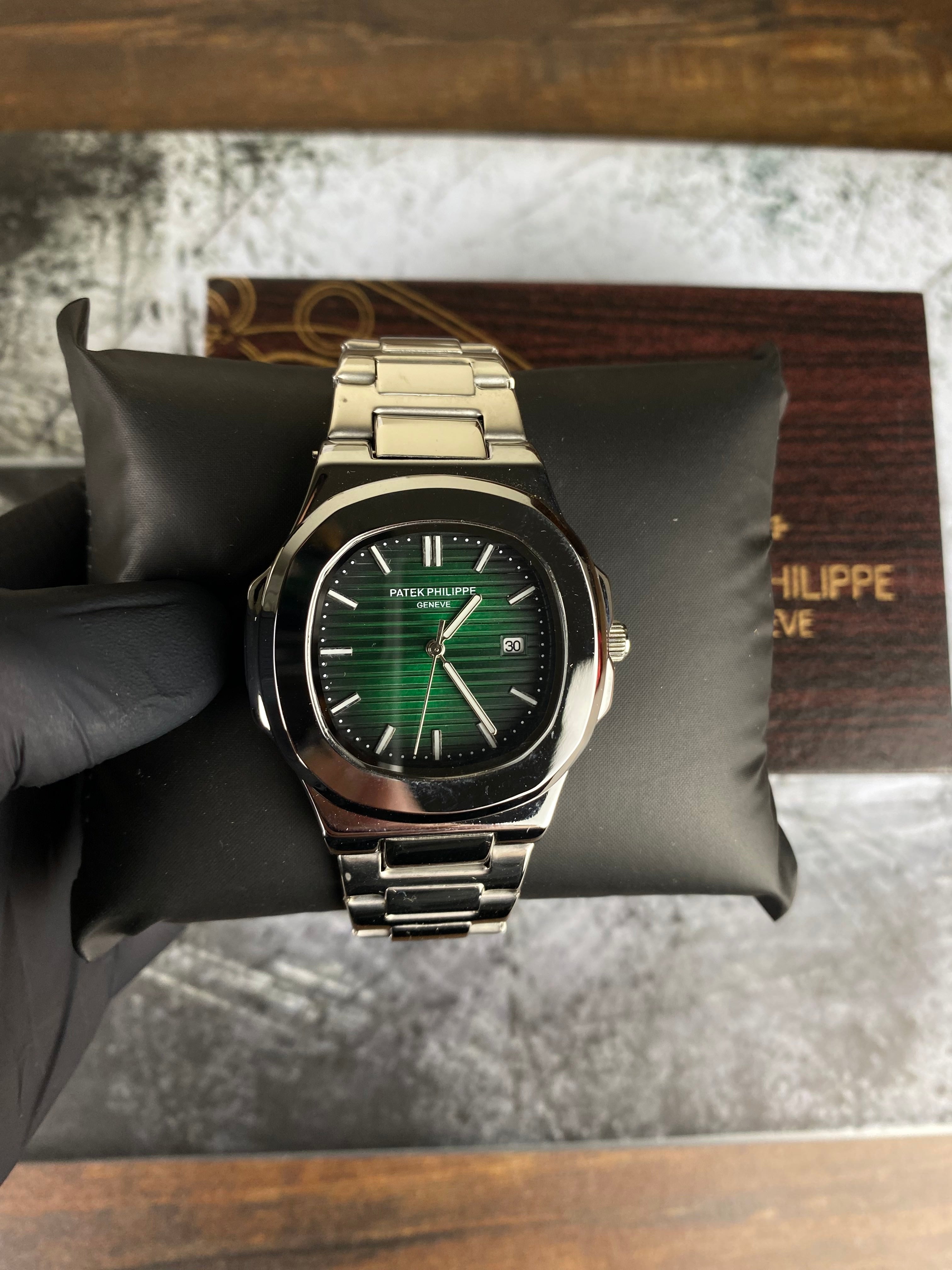 PP – Emerald Green Horizontal Dial