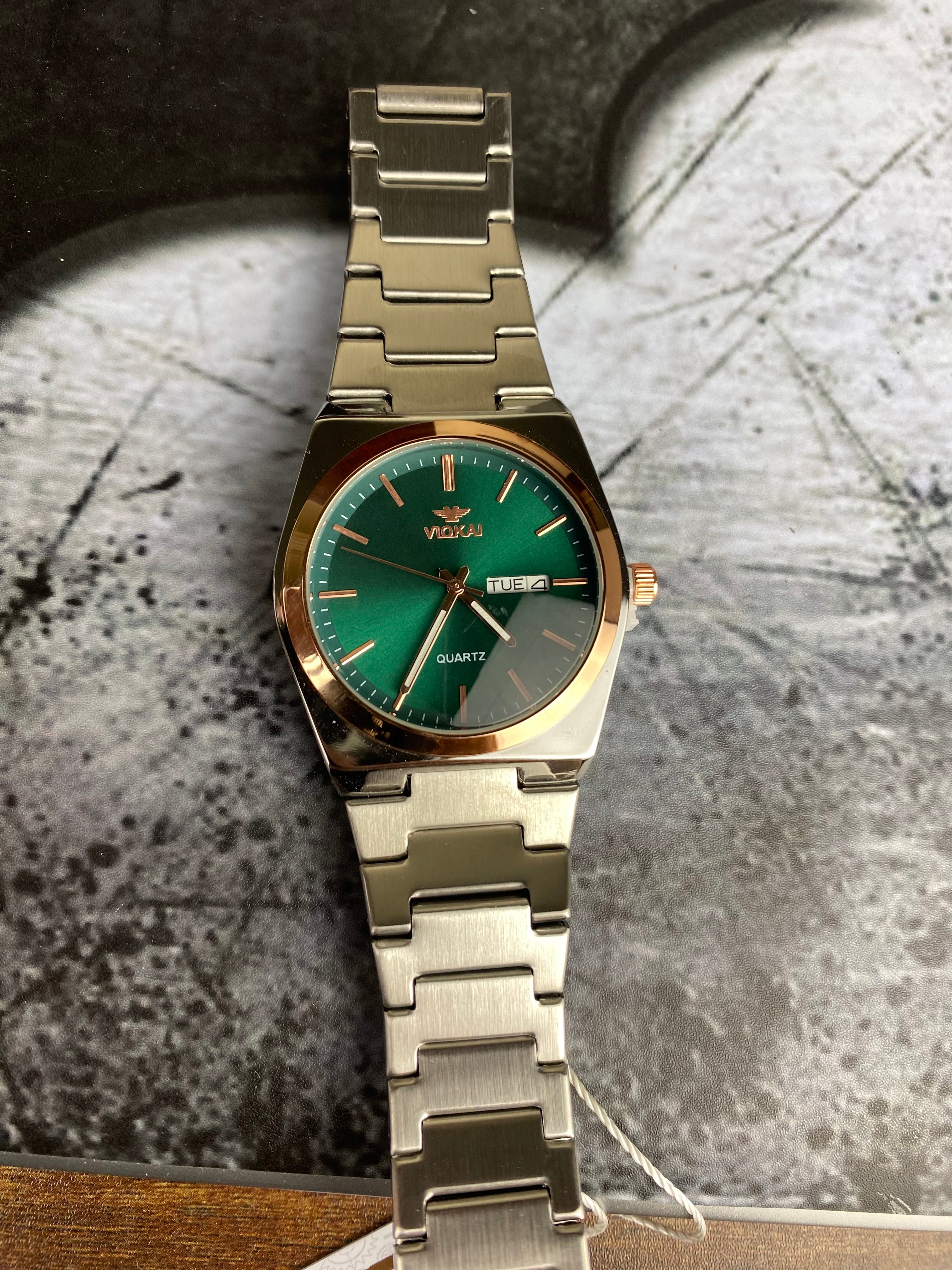 VIOKAI – Emerald Green Quartz Dial