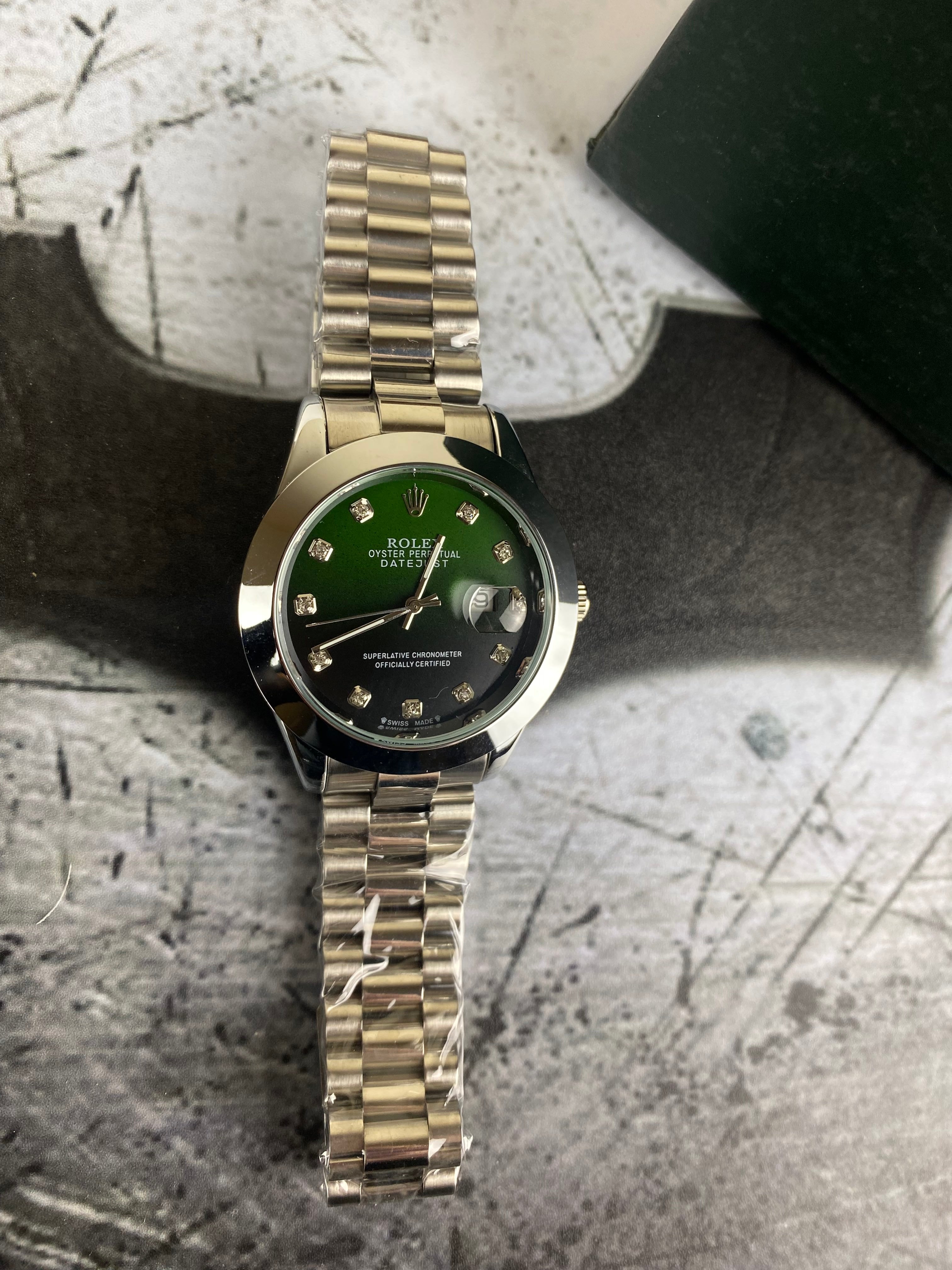 RLX – Royal Emerald Green Diamond Date Quartz Dial