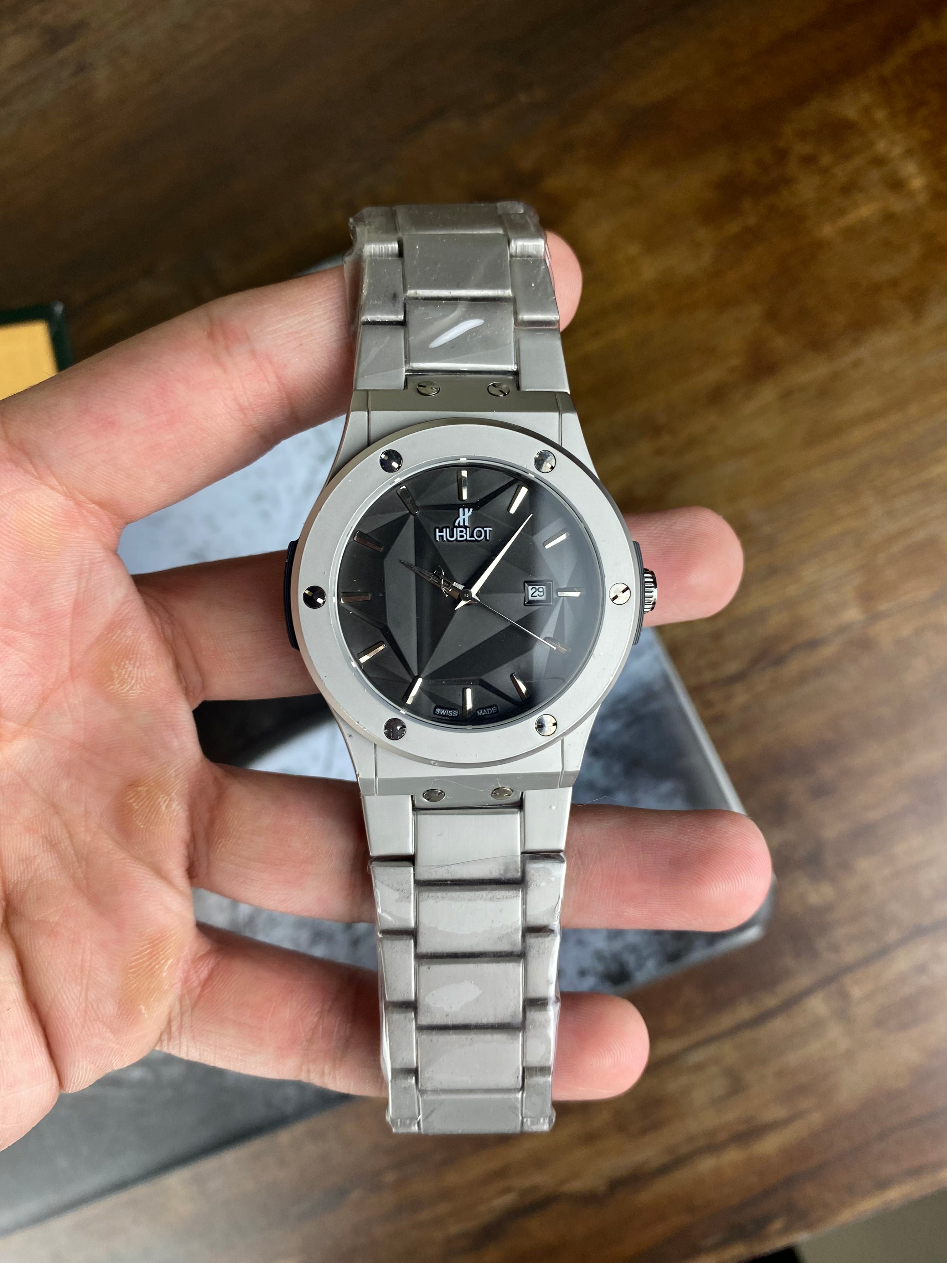 ⌚ HBL CLASSIC FUSION – CRYSTAL DIAL STEEL EDITION