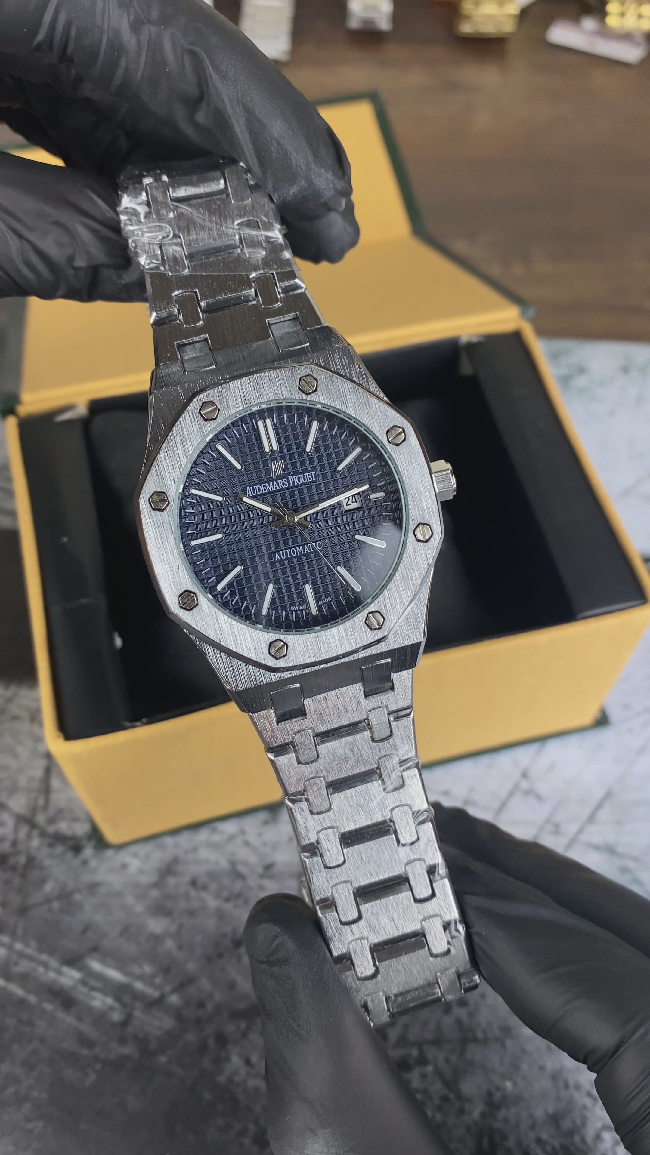 Load video: ⌚ AP ROYAL OAK 41MM – BLUE DIAL