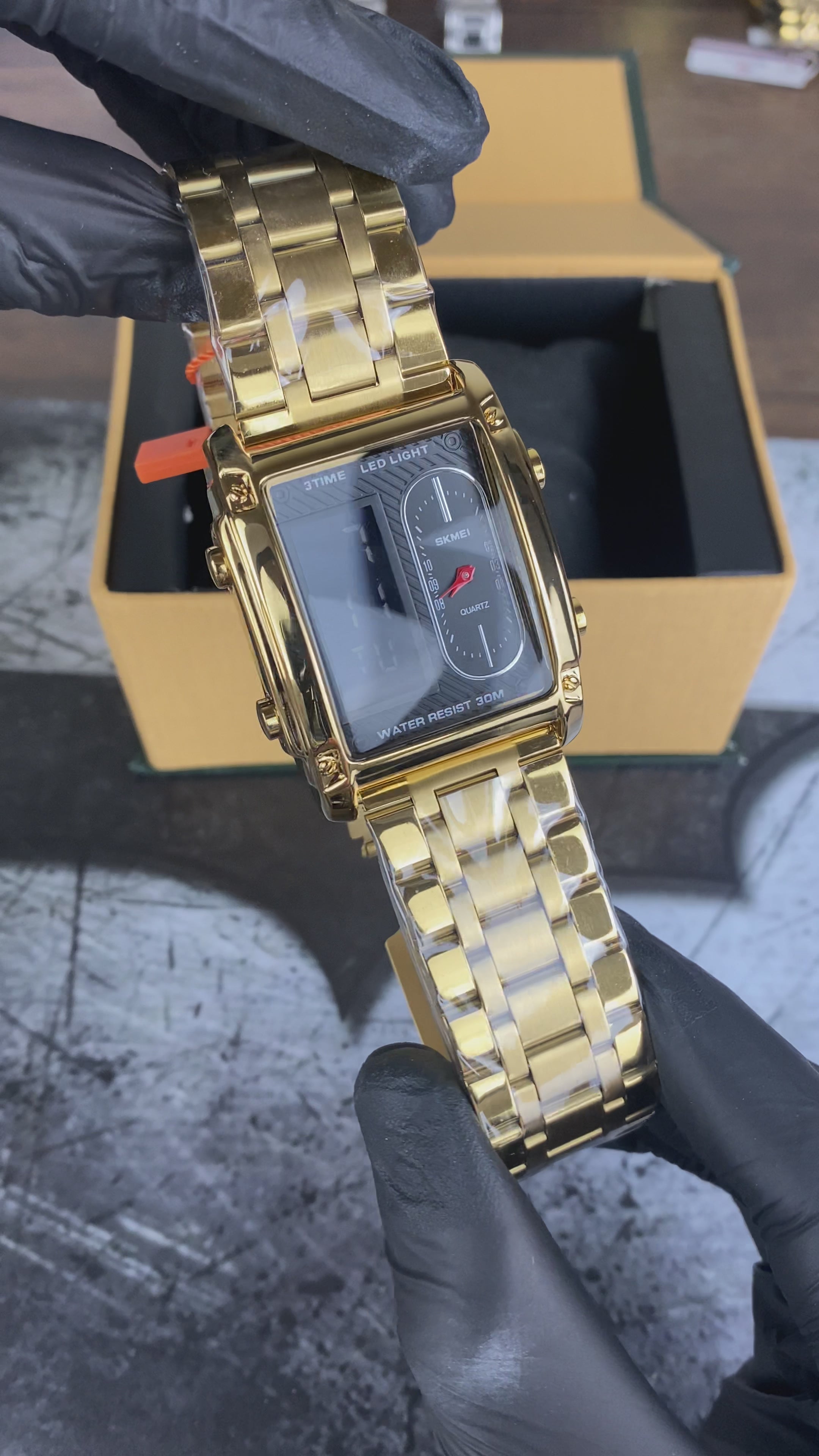 Load video: ⌚ SKMEI DUAL TIME GOLD EDITION – SPORT TECH HYBRID