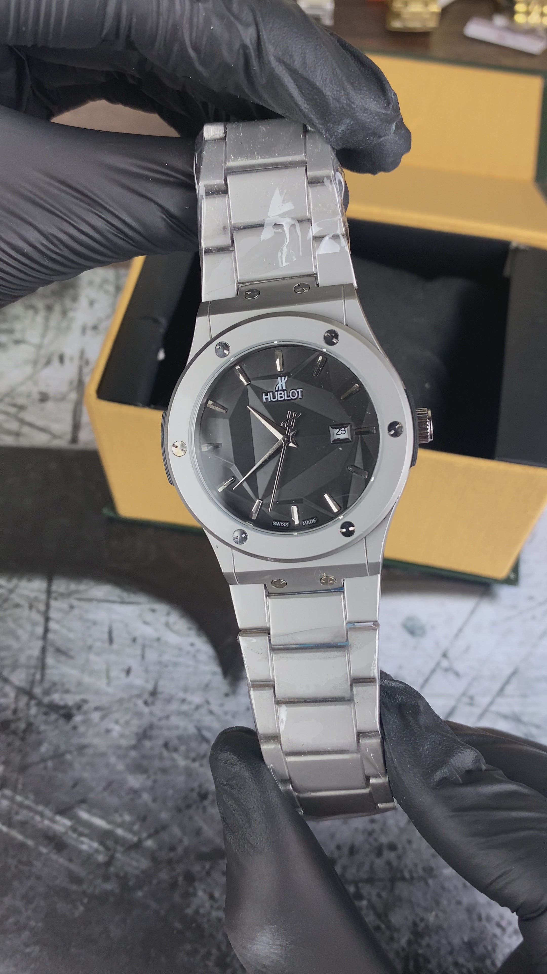 Load video: ⌚ HBL CLASSIC FUSION – CRYSTAL DIAL STEEL EDITION