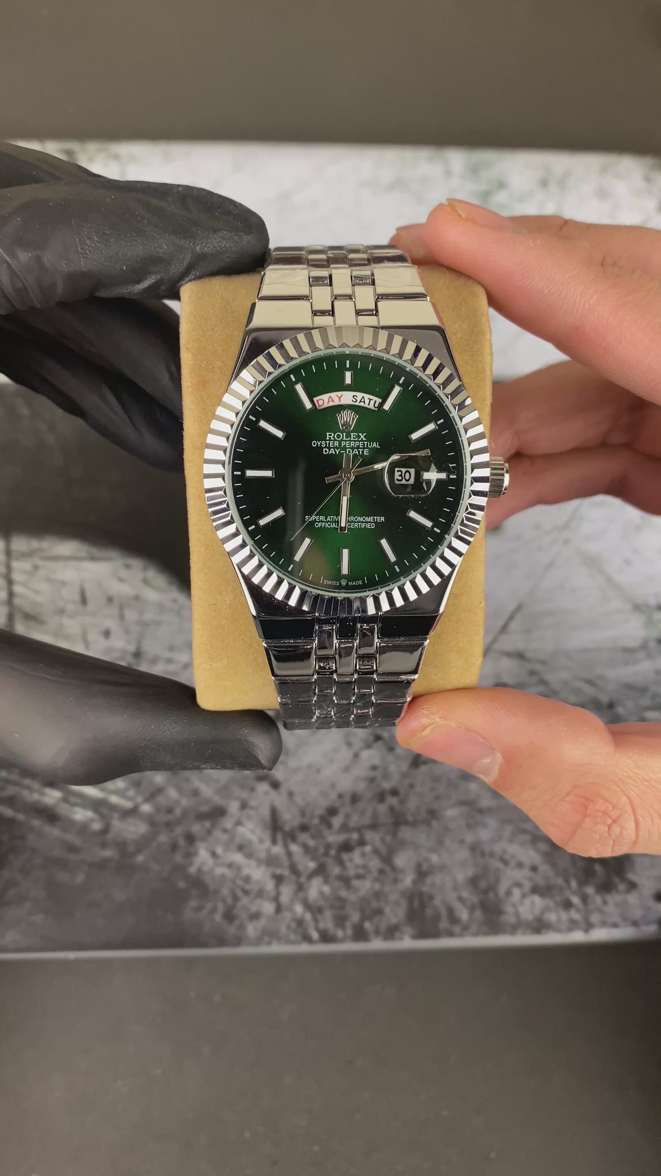 Load video: ⌚ RLX Day-Date – (Green Dial) Fluted Bezel