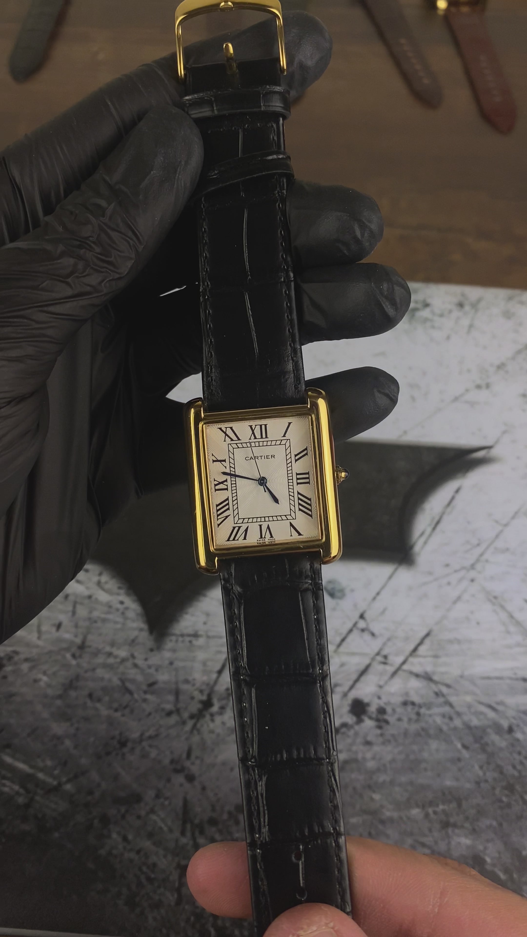 Load video: ⌚ CARTIER TANK ROMAN CLASSIC – GOLD EDITION