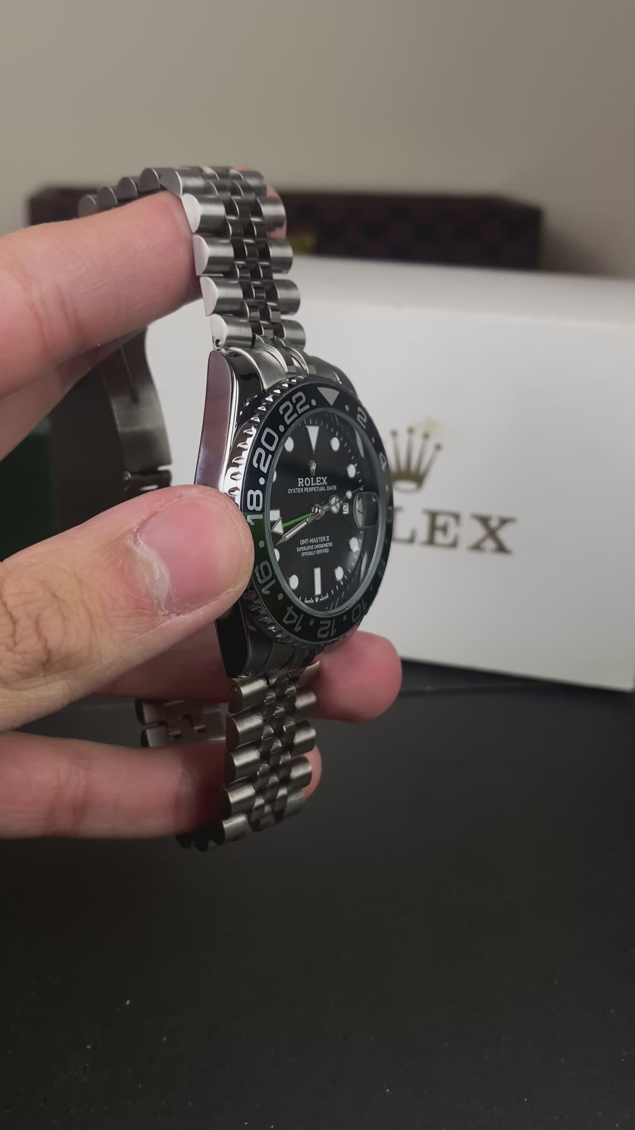 Load video: RLX GMT-Master II – Black &amp; Green Bezel 40mm