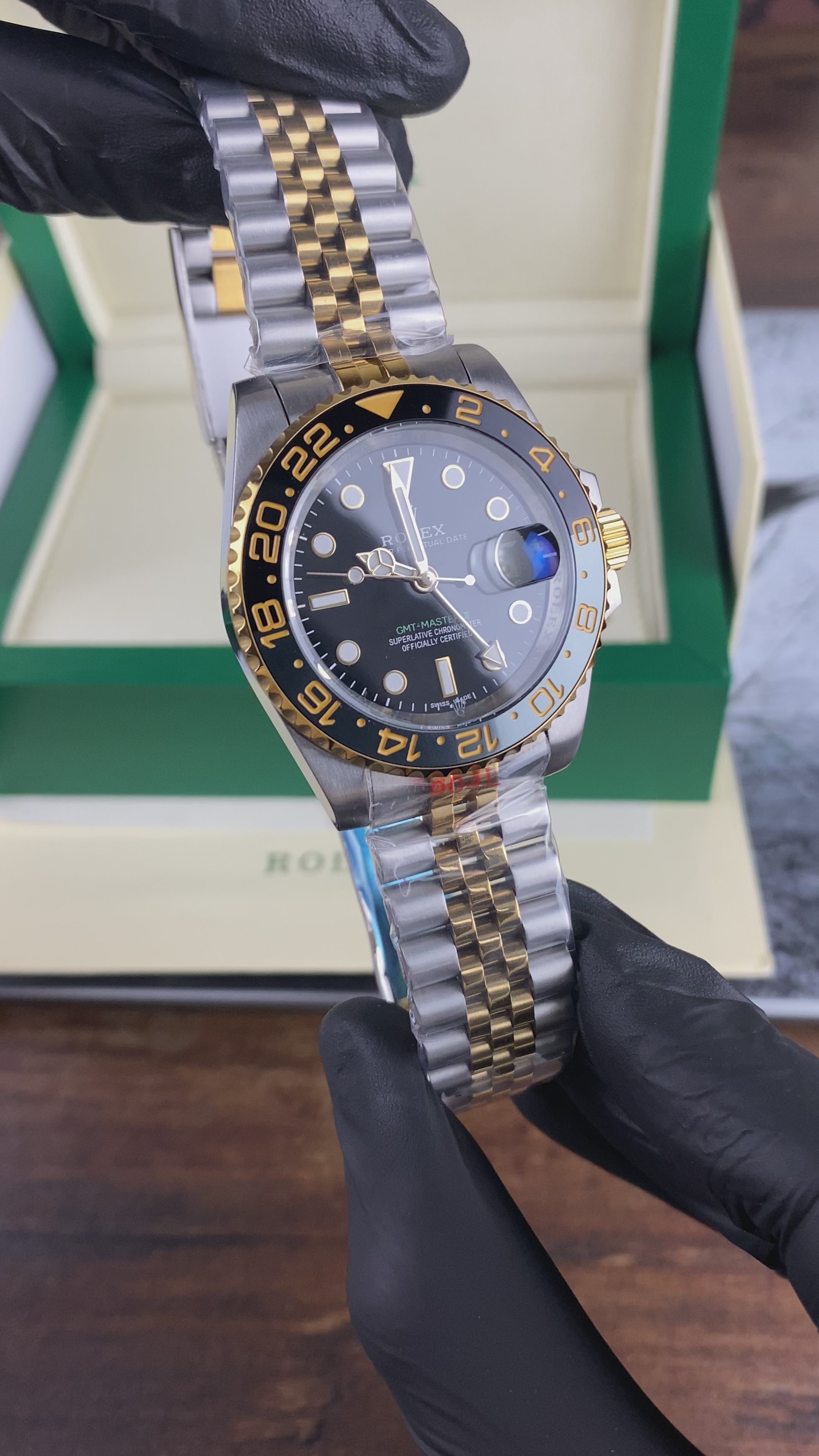 Load video: RLX TWO-TONE GMT MASTER – CLASSIC EXECUTIVE TIMEPIECE