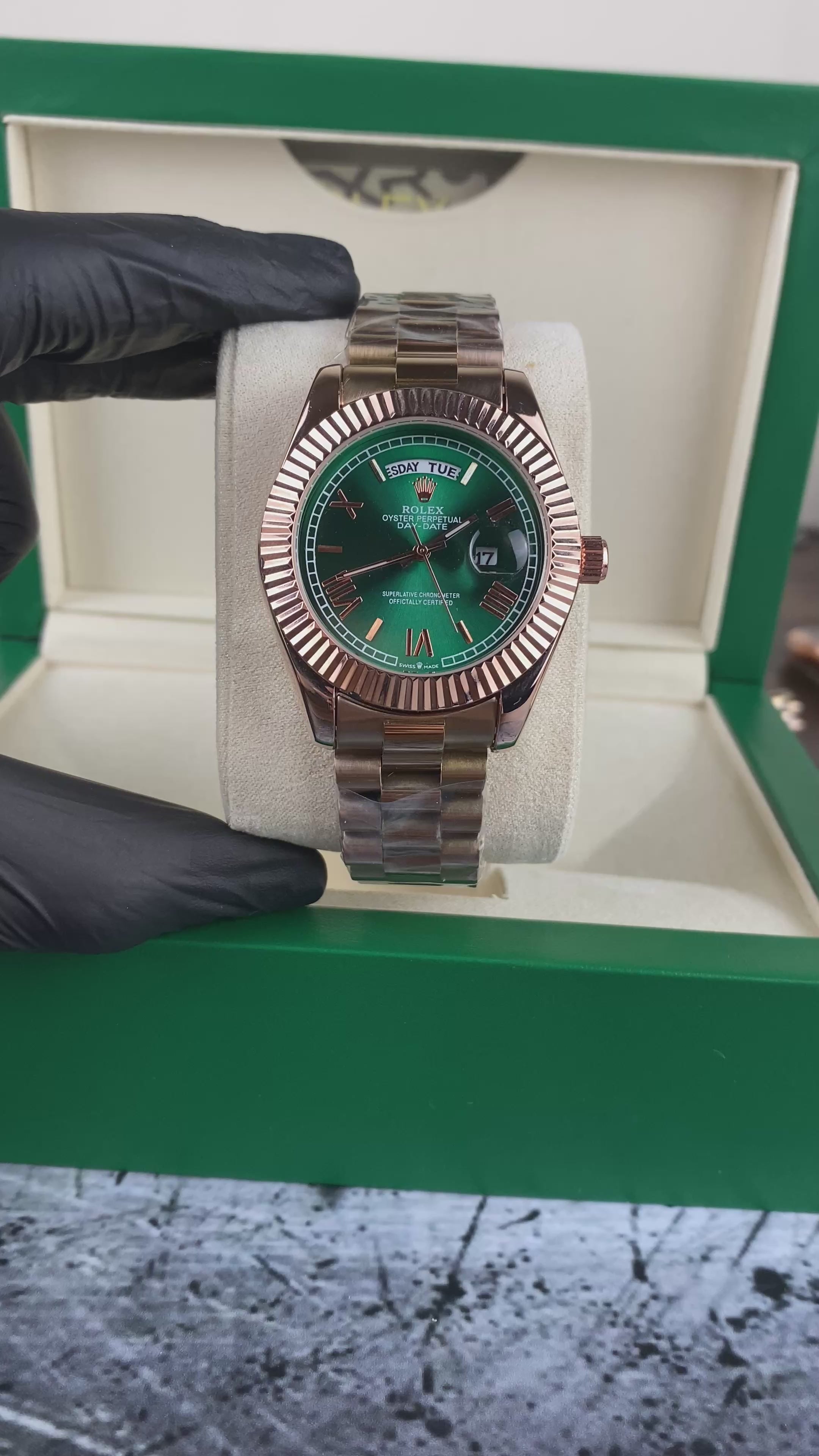 Load video: RLX Day-Date Green roman