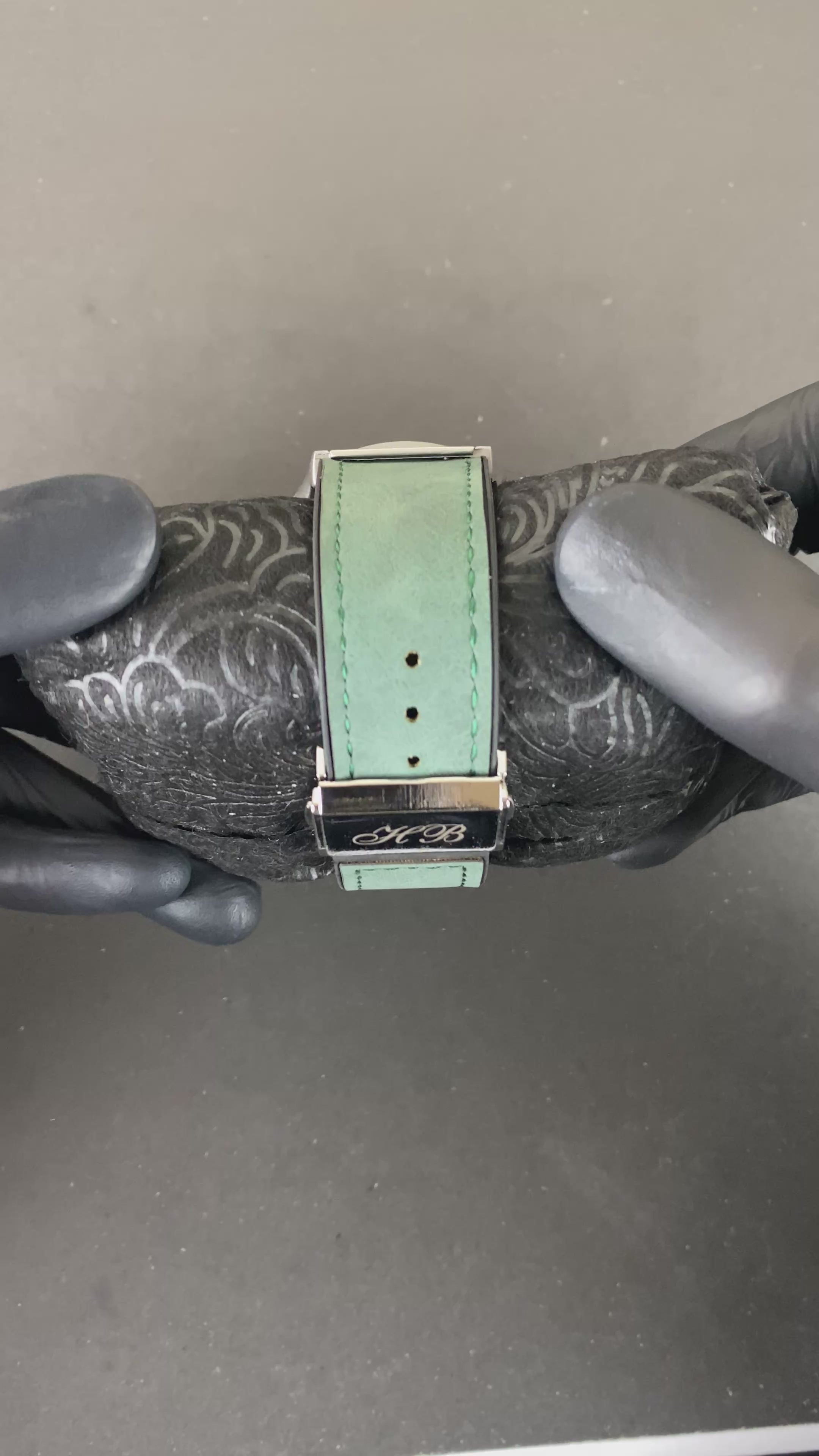 Load video: HUBLOT Classic fusion (Titanium Green)