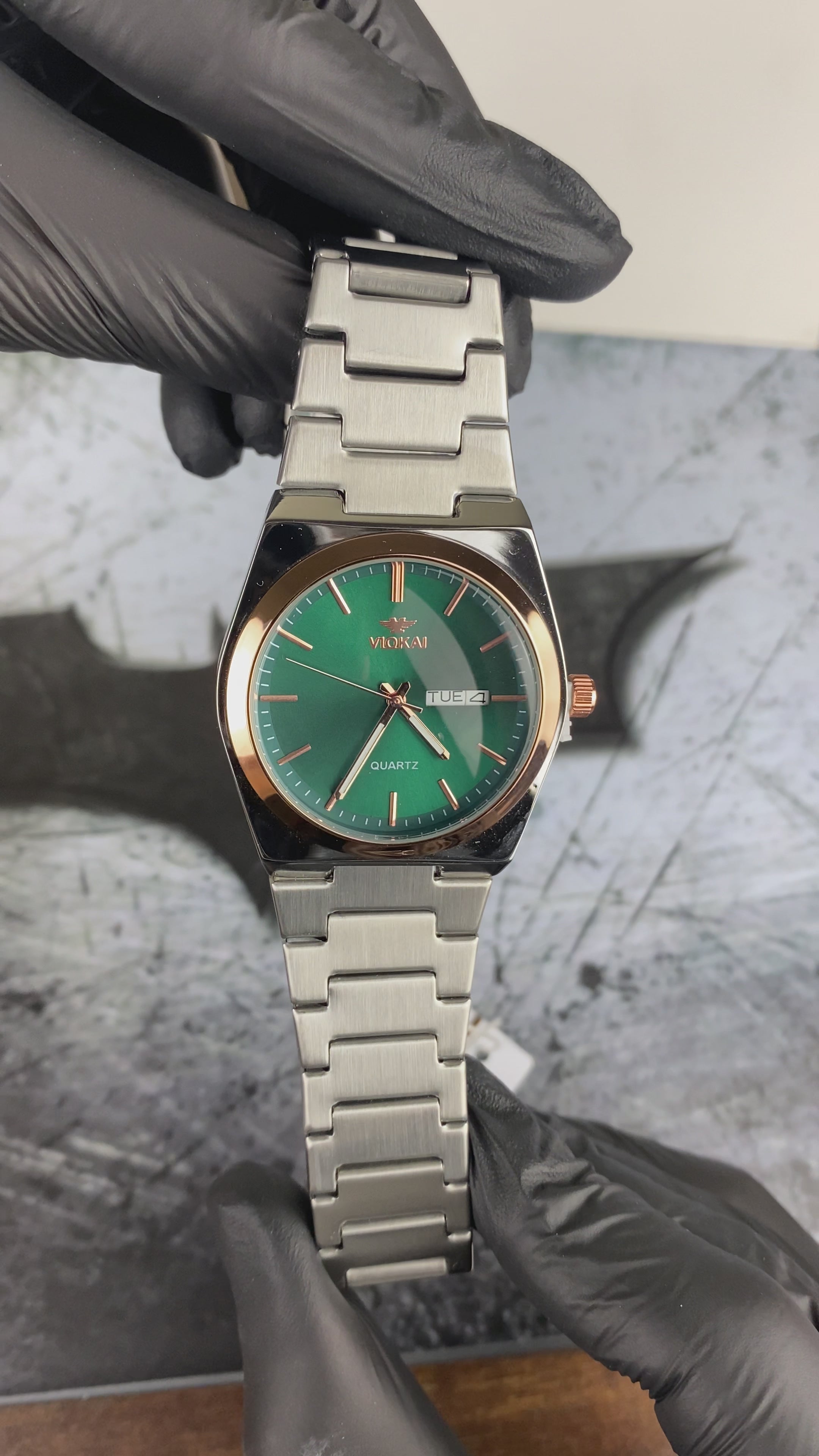Load video: VIOKAI – Emerald Green Quartz Dial