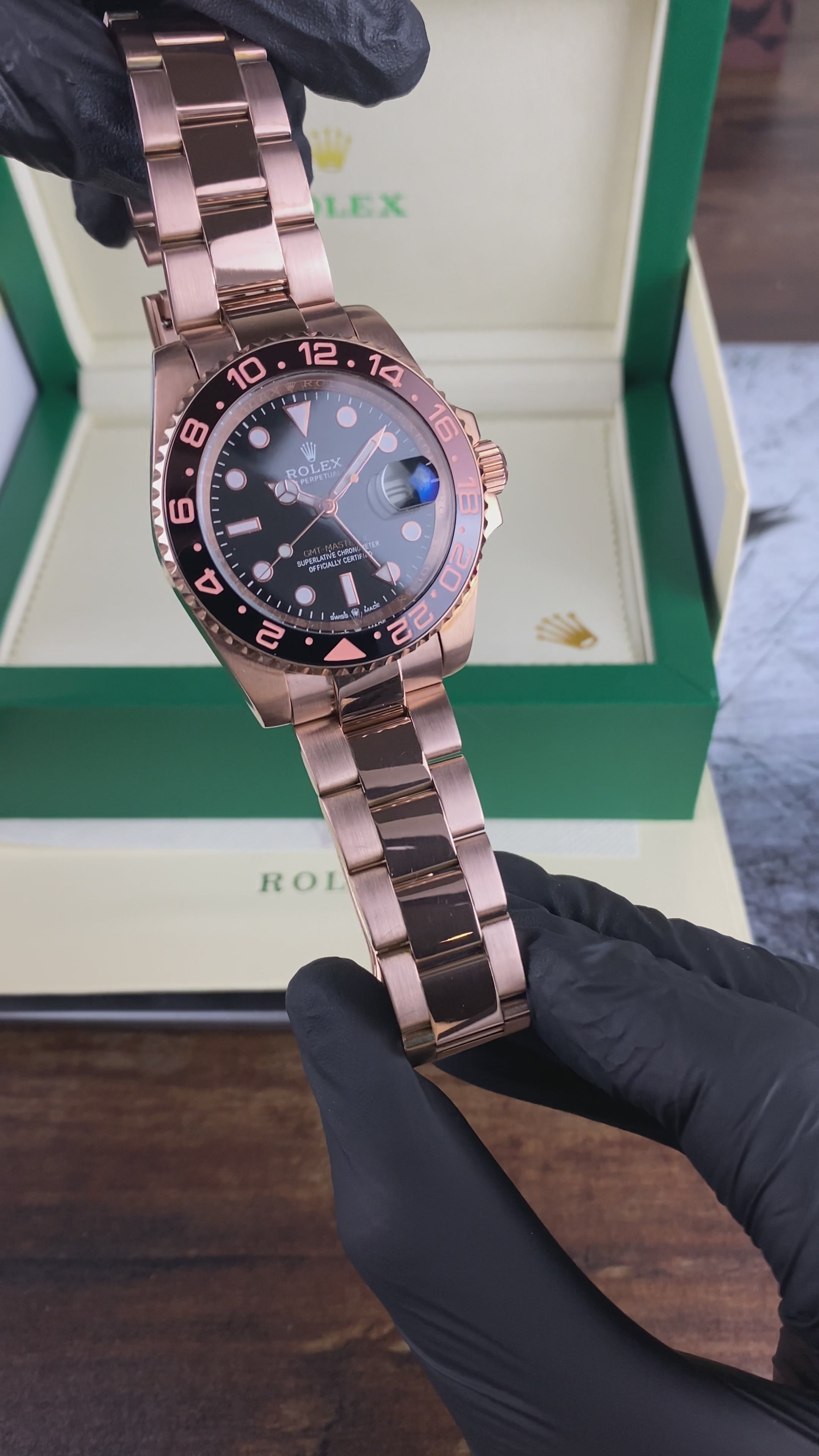 Load video: RLX ROSE GOLD GMT MASTER – ELITE TRAVELER LUXURY TIMEPIECE
