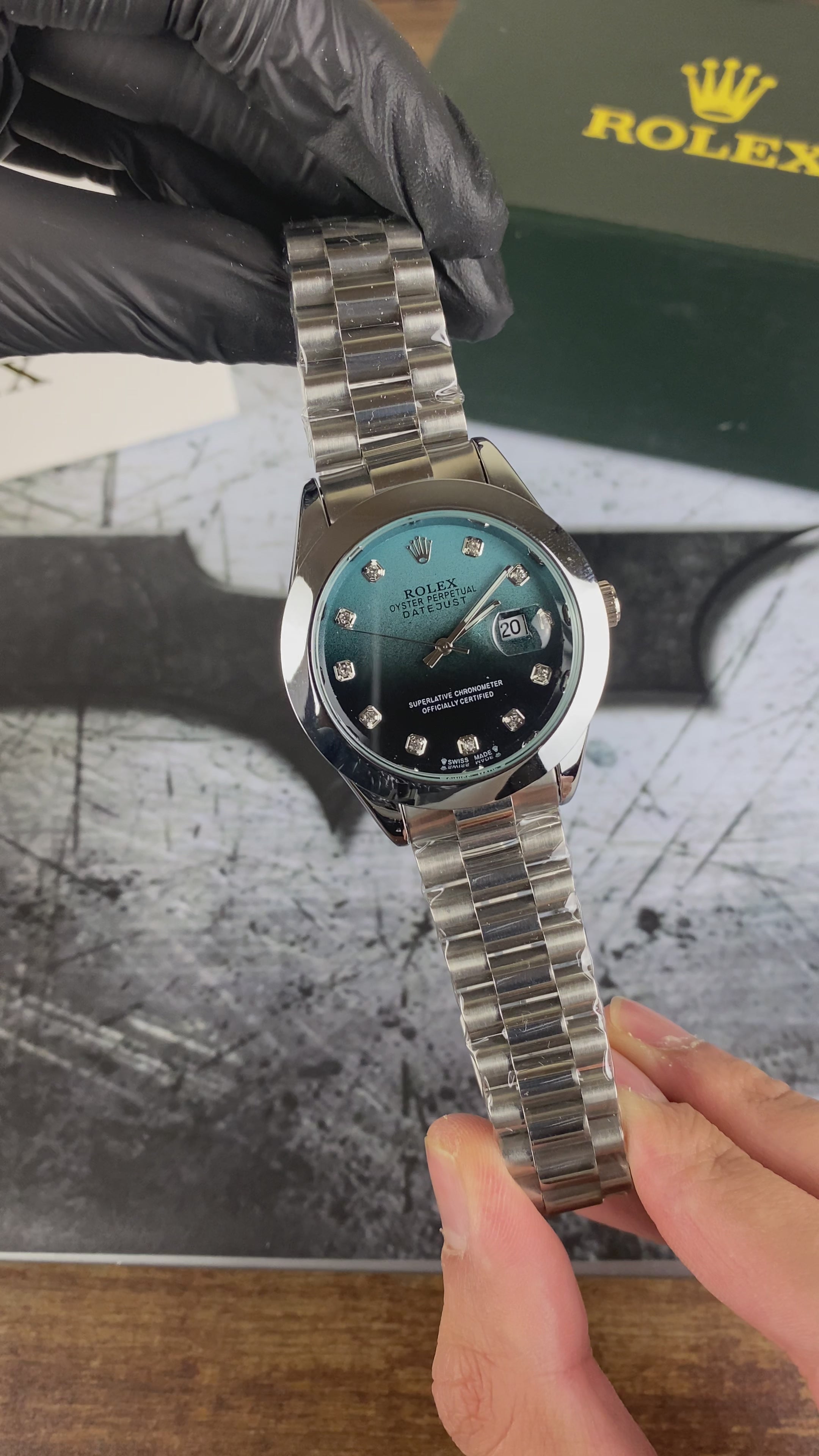 Load video: RLX – Royal Emerald Green Diamond Date Quartz Dial