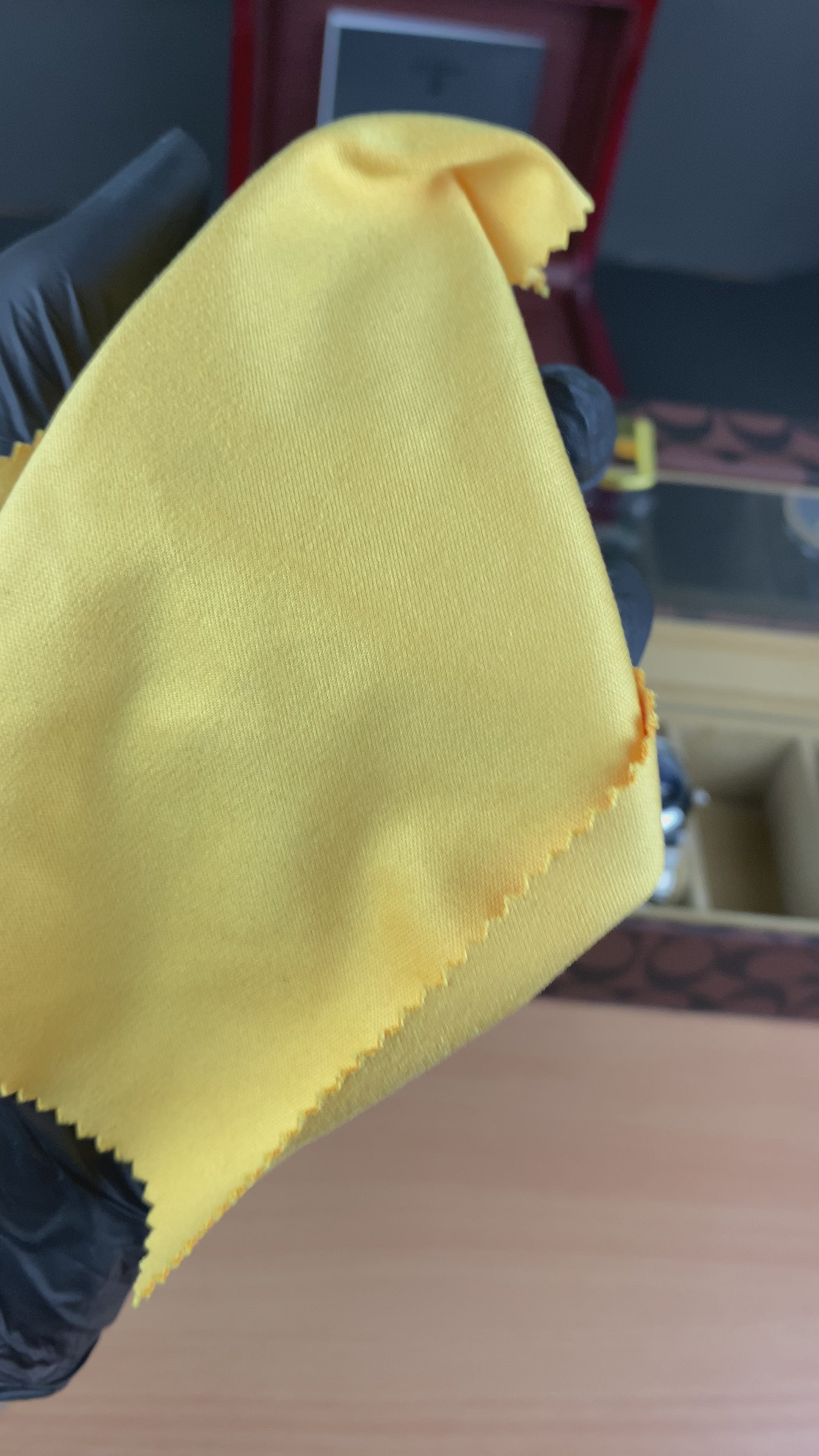 Load video: Hublot Emerald Horizon